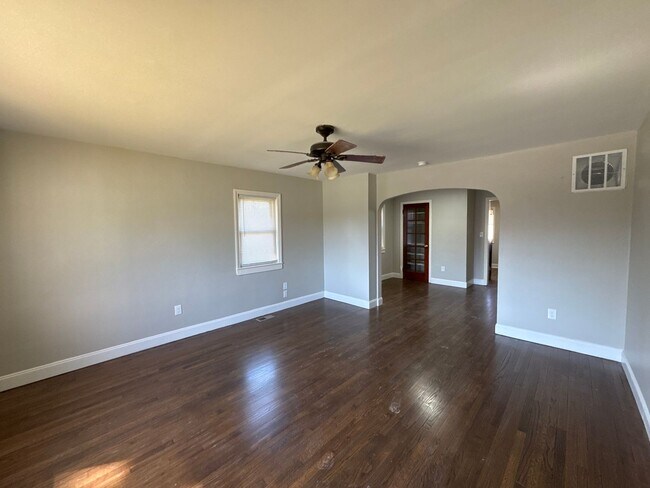 Building Photo - Newly Renovated 3-bedroom, 1-bathroom home with 2 car garage in Bethlehem Township