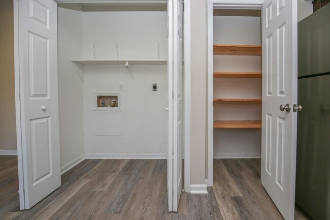 Building Photo - Updated Townhome w/GARAGE in BRANCHWOOD!