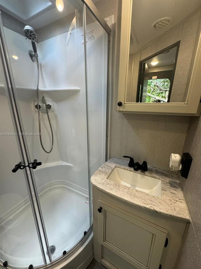 Building Photo - 2723 SW 13th St