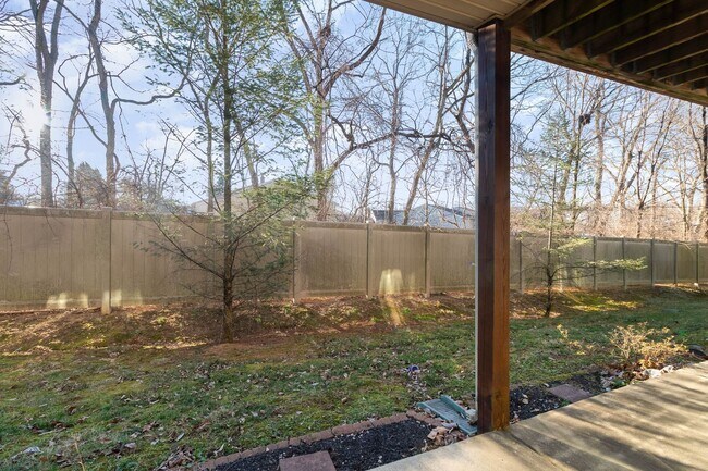 Building Photo - *UPCOMING* 3 Bedroom 2.5 Bath Town-Home Lo...