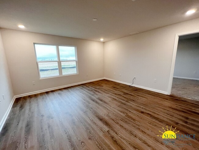 Building Photo - Stunning 4 Bedroom Home in Crestview!