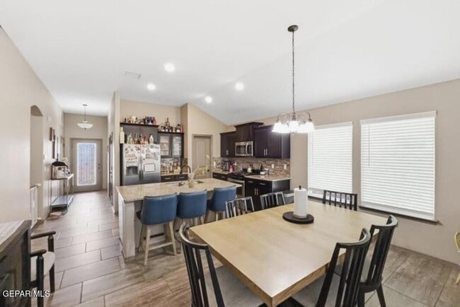 Building Photo - 14904 Tierra Coruna Ave