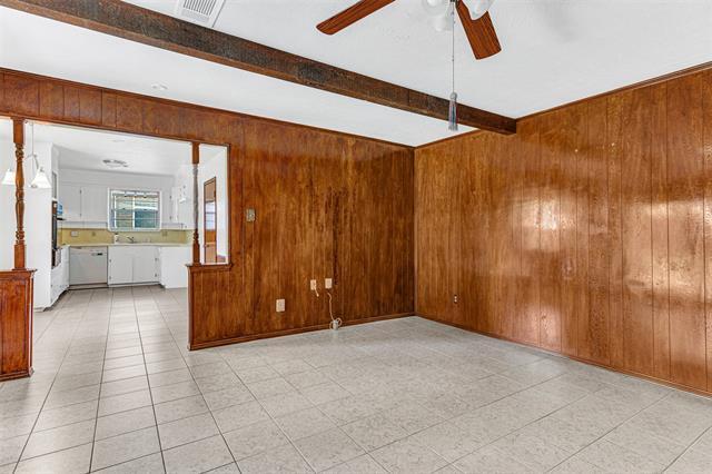 Building Photo - 403 Daisy Dr