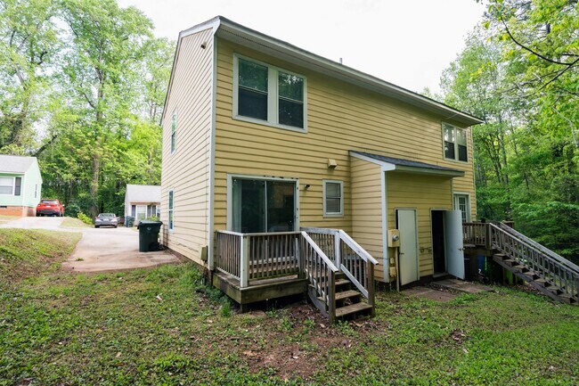 Building Photo - 600-635 Hilltop Dr-HT 2-Story 2bd/1ba