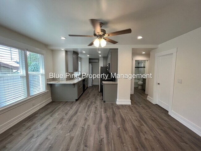 Building Photo - 155 E 5th St