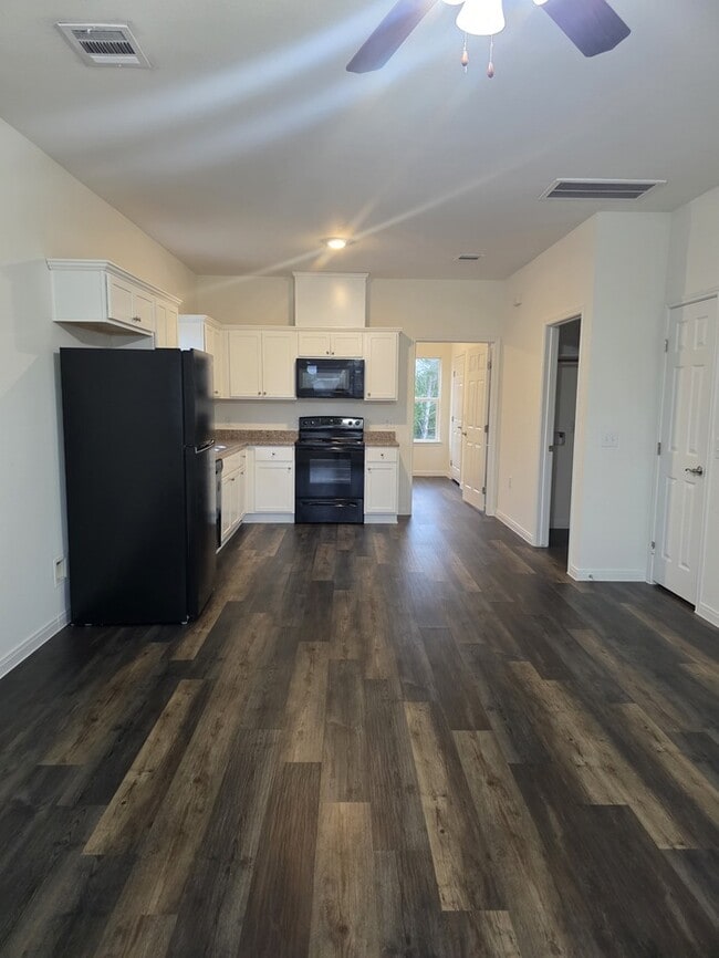 Building Photo - 4/2/2-With waterview!