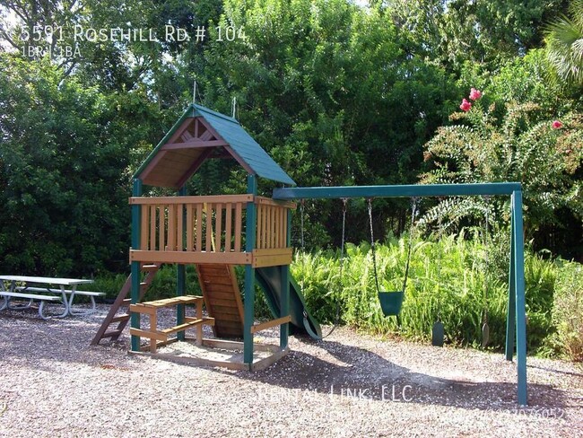 Building Photo - Resort-Style Living Just Minutes from Sies...