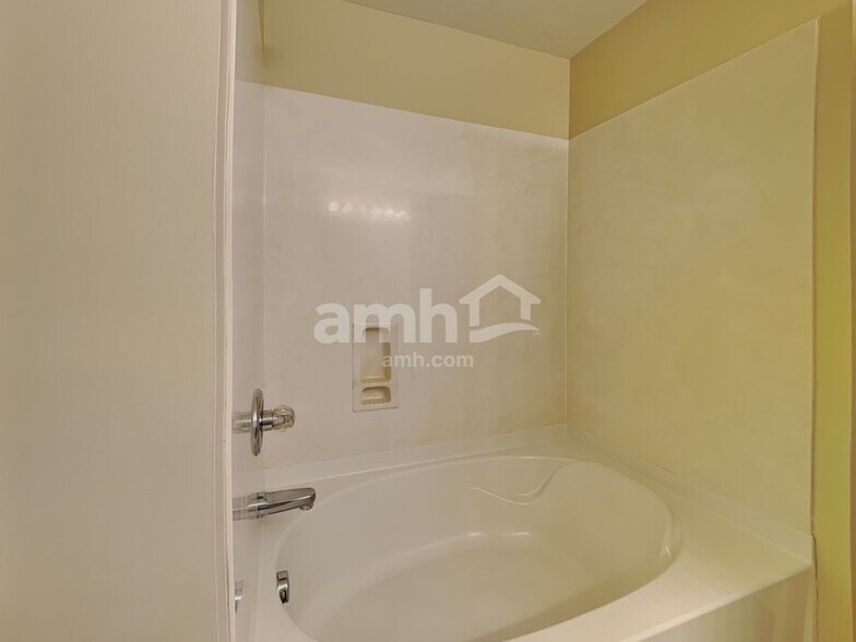 Building Photo - 342 Ashdale Dr