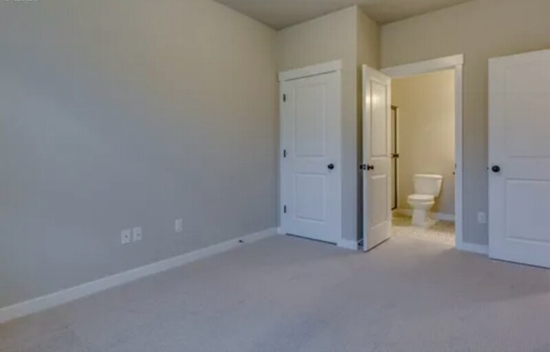 Building Photo - 1521 NE 15th Cir