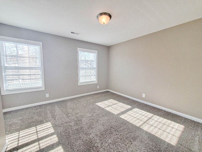 Building Photo - Pet Friendly Two Bedroom!