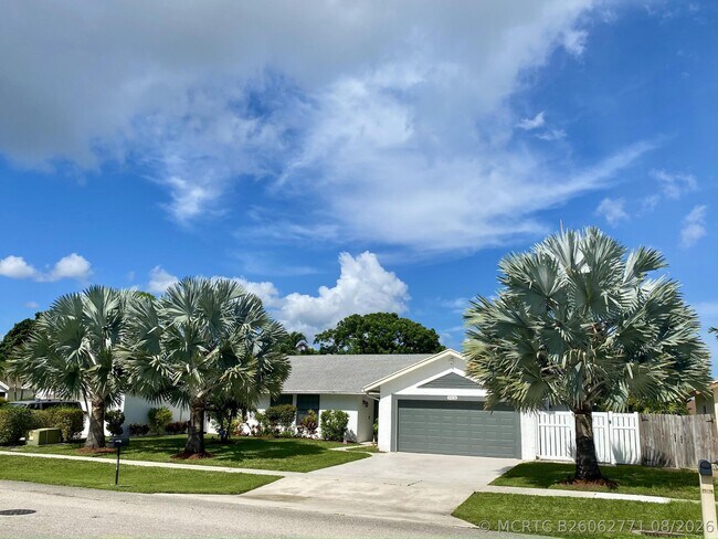 Building Photo - 19131 Fairlawn Way