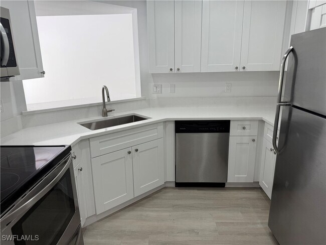 Building Photo - 1526 Trafalgar Ln