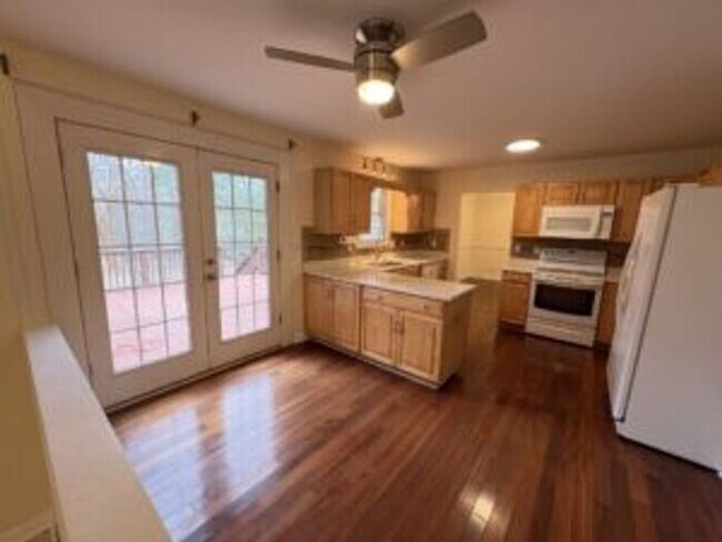 Building Photo - 602 Fairington Dr