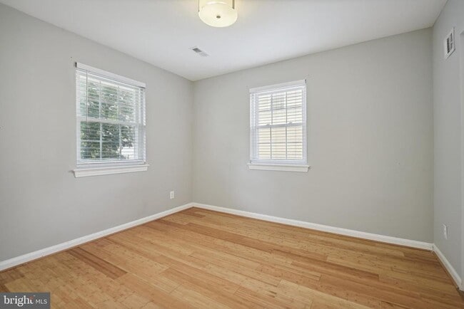 Building Photo - 5817 Greentree Rd