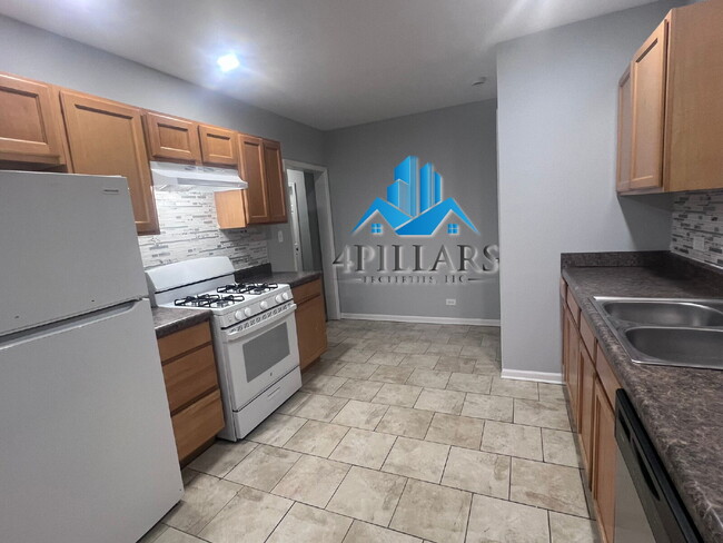 Building Photo - 403 Kenwood St