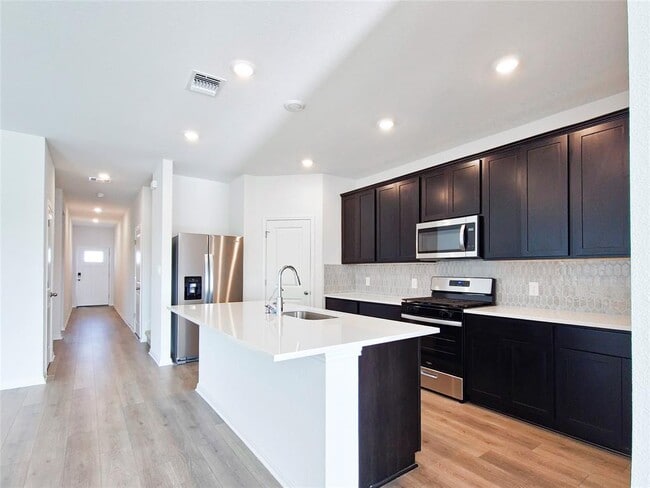 Building Photo - 136 Holmby Dr