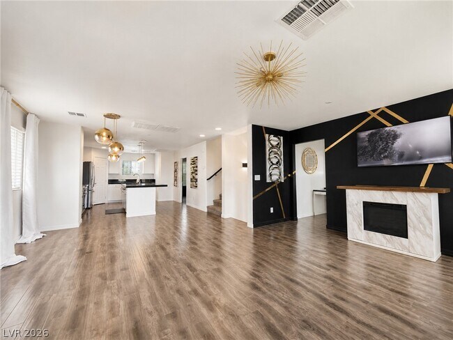 Building Photo - 372 Ambitious St