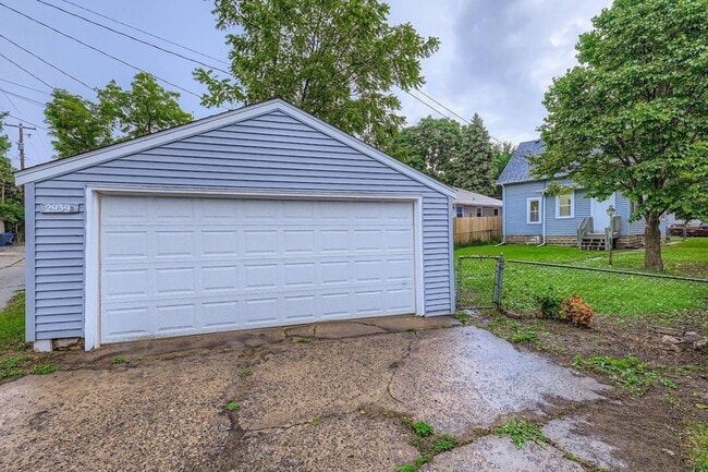 Building Photo - 2939 Russell Ave N