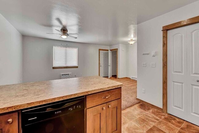 Building Photo - 560 Raven Run St