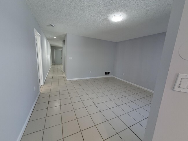 Building Photo - 182 Sparrow Dr