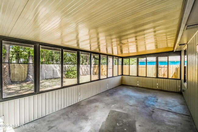 Building Photo - 8219 Crosswind Rd