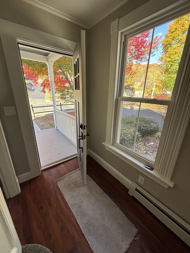 Foyer - 210 Echo Lake Rd