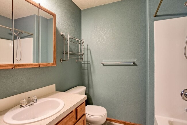 Building Photo - 3 Bedroom 2 Bath Ranch Style Home in Loveland