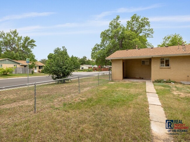 Building Photo - Beautifully Remodeled 2-Bed, 1-Bath Duplex...