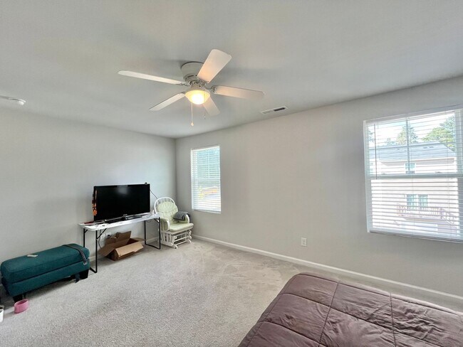 Building Photo - Stunning 3BD, 2.5BA Raleigh Townhome with ...