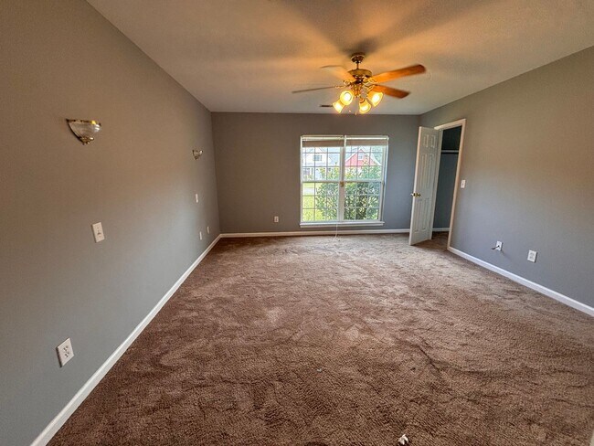 Building Photo - 5 Bedrooms- 3 Bathroom- House in West Rome!