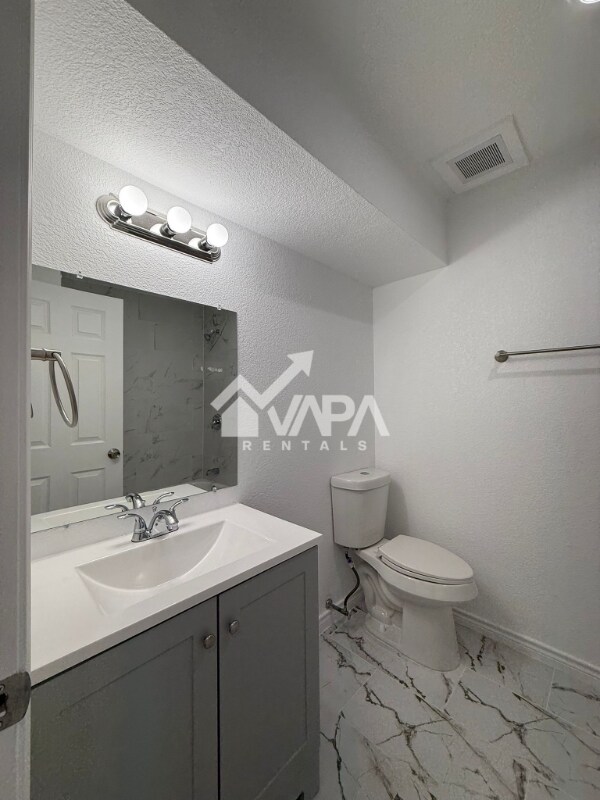 Building Photo - 7215 Hickory Grove Dr