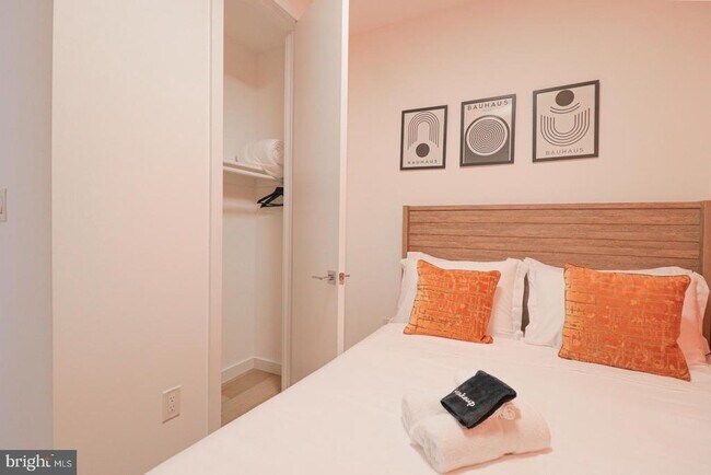 Building Photo - 1806 I St NE