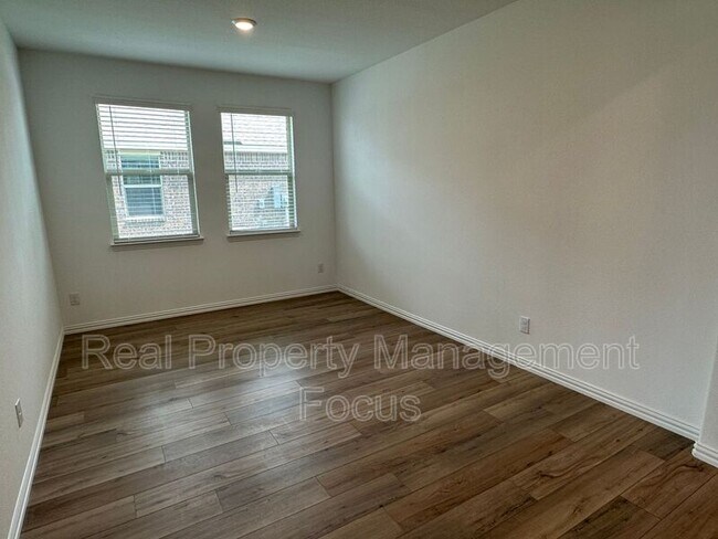 Building Photo - 239 Jenkinson Dr