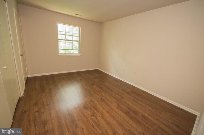 Building Photo - 803 College Ln
