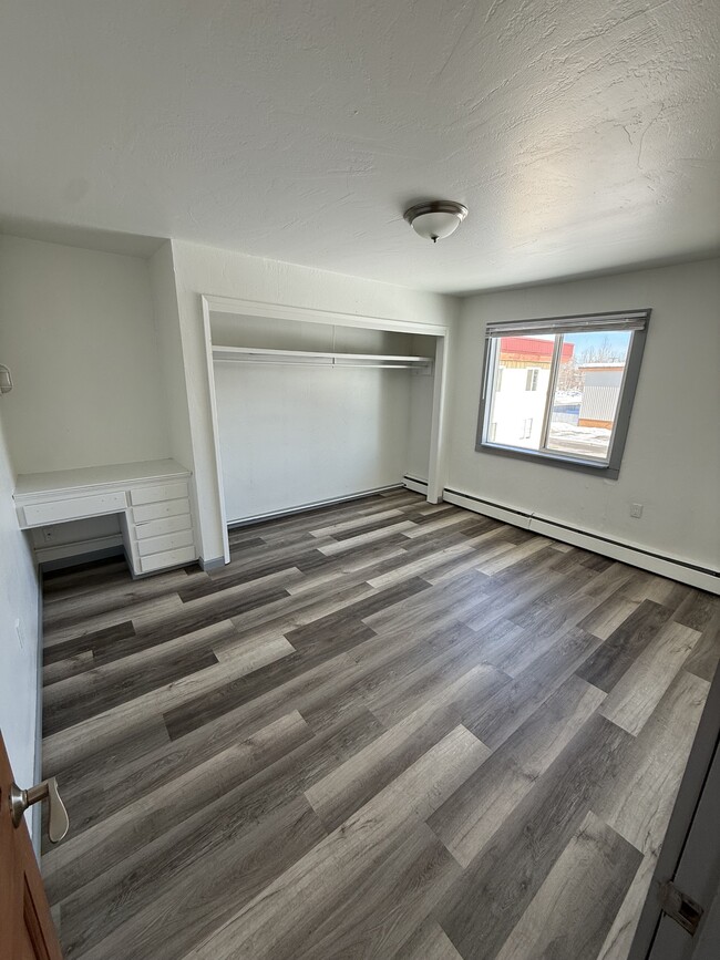 Building Photo - 827 17th Ave