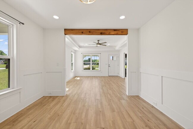 Building Photo - 221 E Moon Cir