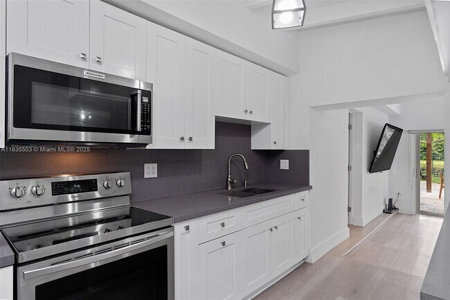Building Photo - 5845 SW 88th St