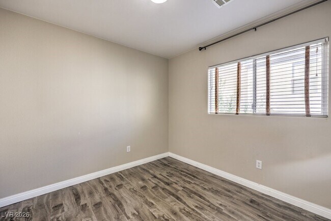 Building Photo - 7987 Delft Blue St