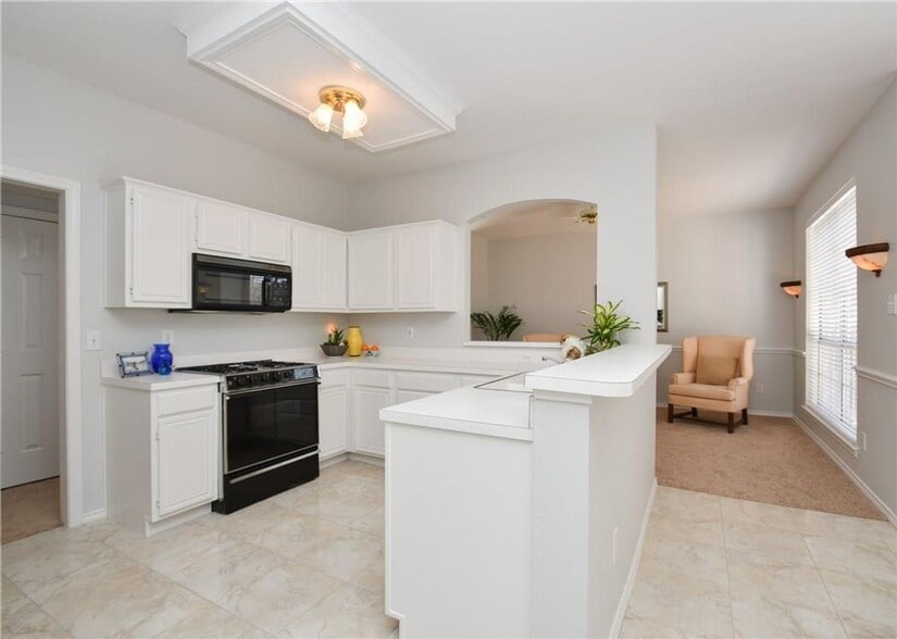 Building Photo - 8435 Creekside Cir