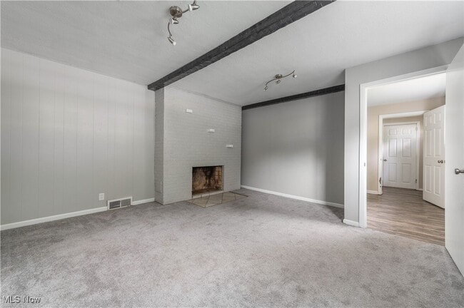 Building Photo - 23728 Glenhill Dr