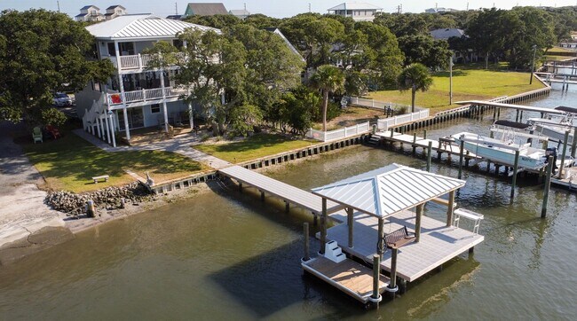 Building Photo - Seasonal Rental: Total Relaxation with Sou...