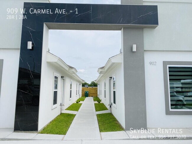 Building Photo - 909 W Carmel Ave