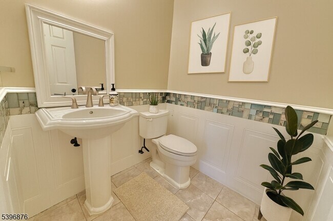 Building Photo - 22 Vaughan Dr