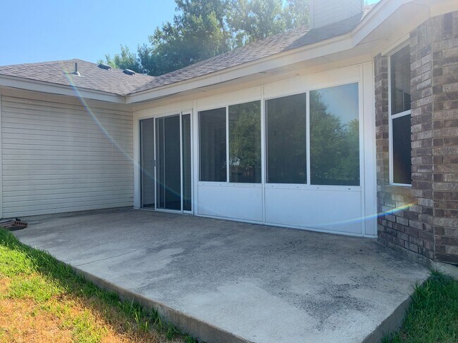 Building Photo - Fantastic Four Bedroom