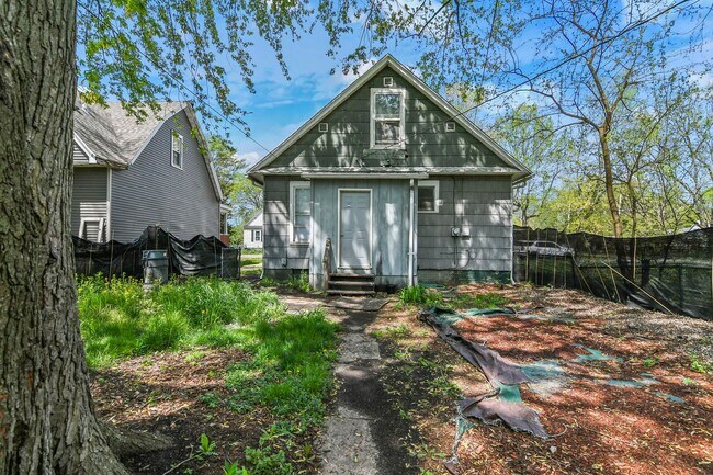 Building Photo - 1130 E Cedar St