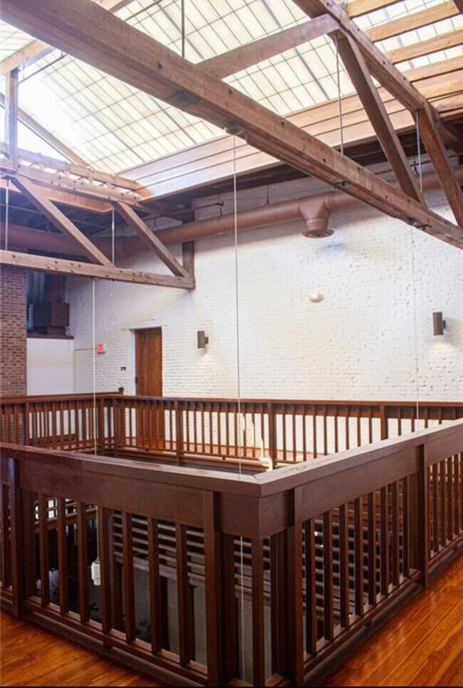 Building Photo - 285 E Stuart Ave