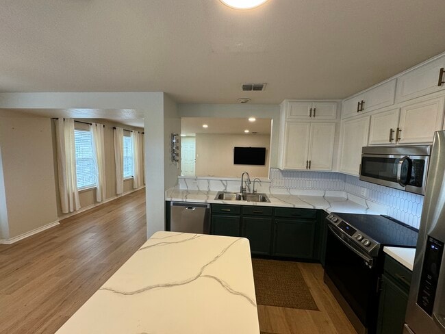 Building Photo - 1600 Knight Trail