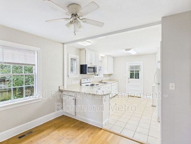 Building Photo - 3923 Park Ave