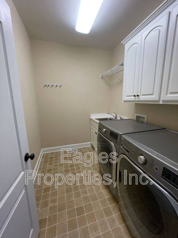 Building Photo - 107 Brighton Dr