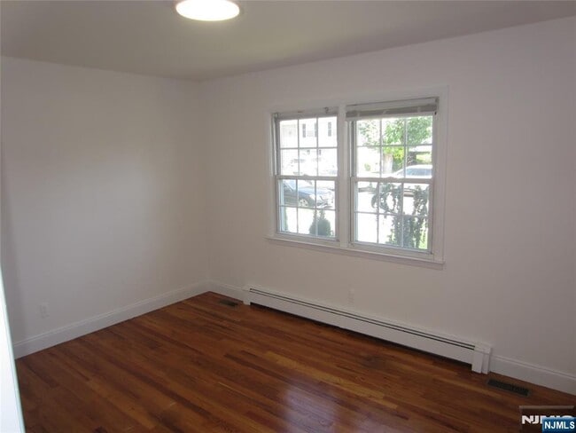 Building Photo - 423 Leonhardt Dr